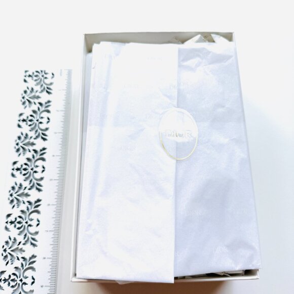 3560 DIOR SKINCARE DIOR BEAUTY IN EXCLUSIVE DIOR HOLIDAY  BOX - Picture 4 of 7